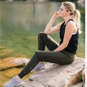 NWTB- olive ascend joggers. Size xxl. See picture- size up one for the fit